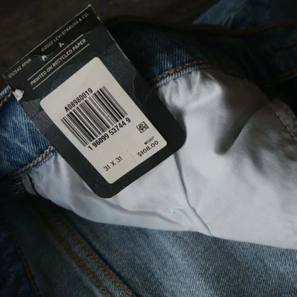 NWT Levis 70's High Rise Slim Straight Leg Light Blue Wash Jeans Size 31 - Picture 8 of 12